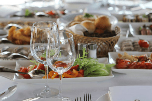 Fransız Servisi: Restoranlarda Uygulama Rehberi